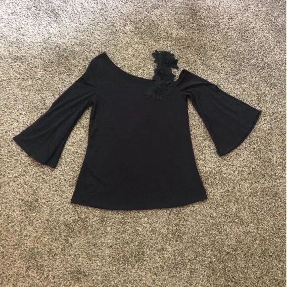 Colleen Lopez One-Shoulder Top with Applique Black - Picture 2 of 7